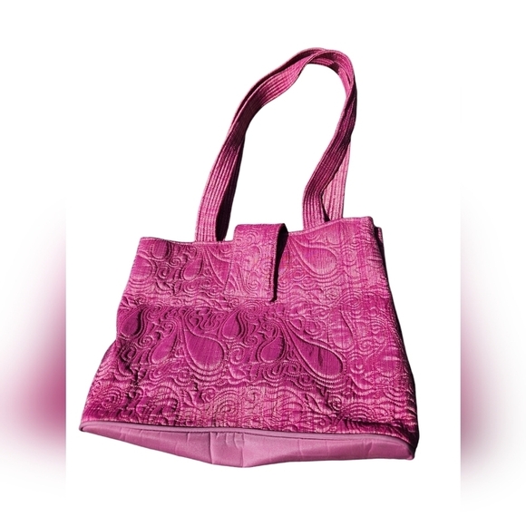 Donna Sharp Raspberry Quilted Bag - Picture 1 of 10